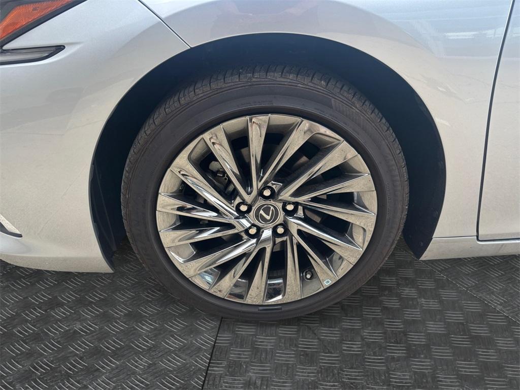 used 2024 Lexus ES 350 car, priced at $44,977