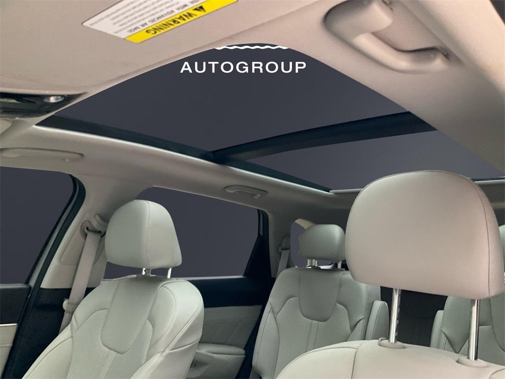 used 2022 Kia Sorento car, priced at $24,277