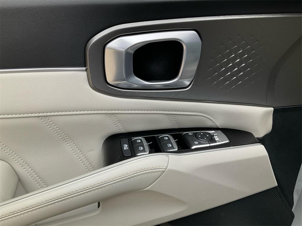 used 2022 Kia Sorento car, priced at $24,277