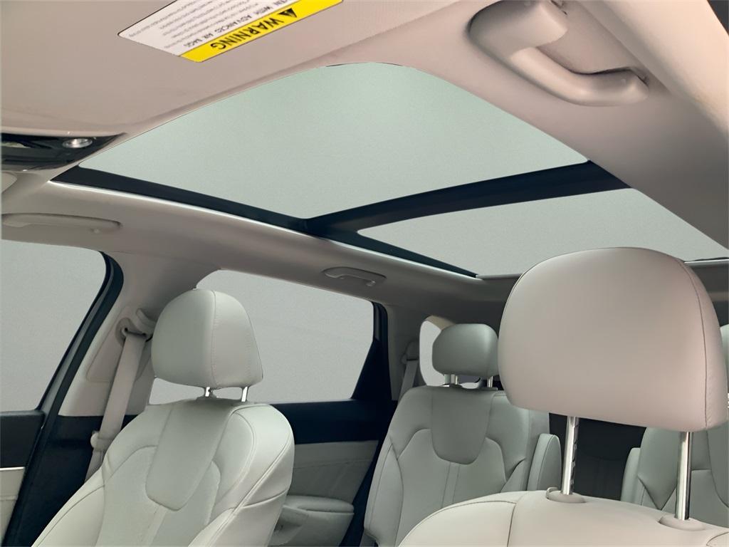 used 2022 Kia Sorento car, priced at $23,333