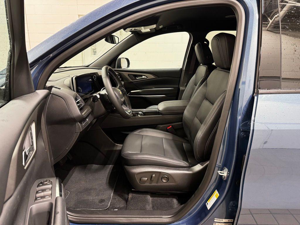 new 2025 Chevrolet Traverse car, priced at $40,695