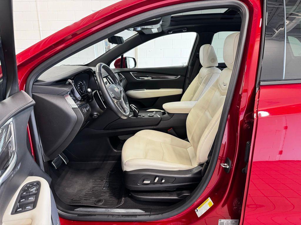 used 2022 Cadillac XT5 car, priced at $31,499