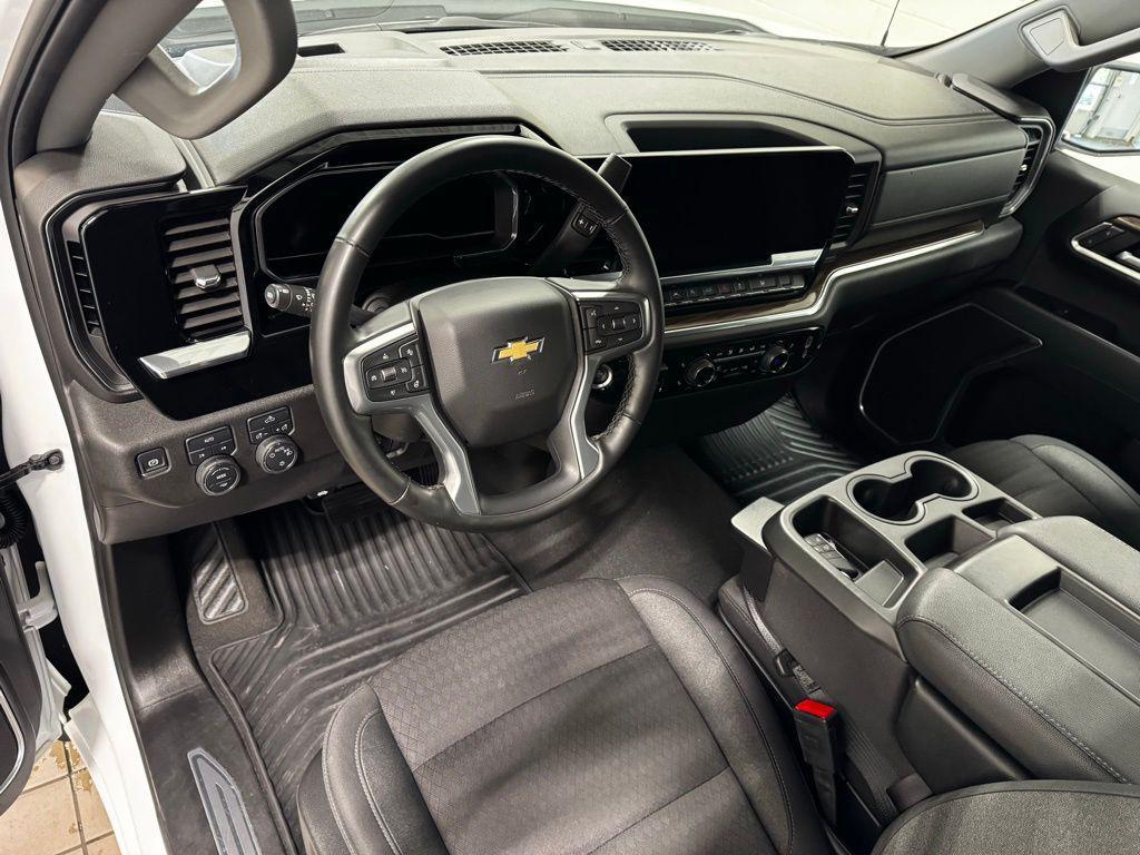 used 2025 Chevrolet Silverado 1500 car, priced at $43,997