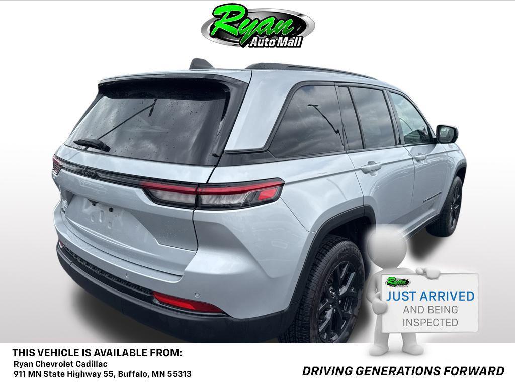 used 2024 Jeep Grand Cherokee car, priced at $30,997