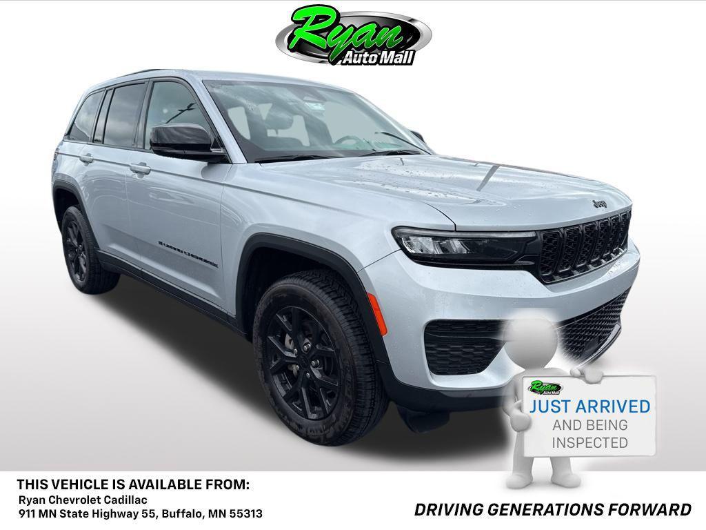 used 2024 Jeep Grand Cherokee car, priced at $30,997
