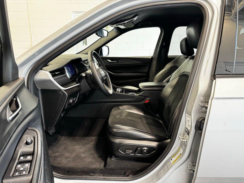 used 2024 Jeep Grand Cherokee car, priced at $30,699