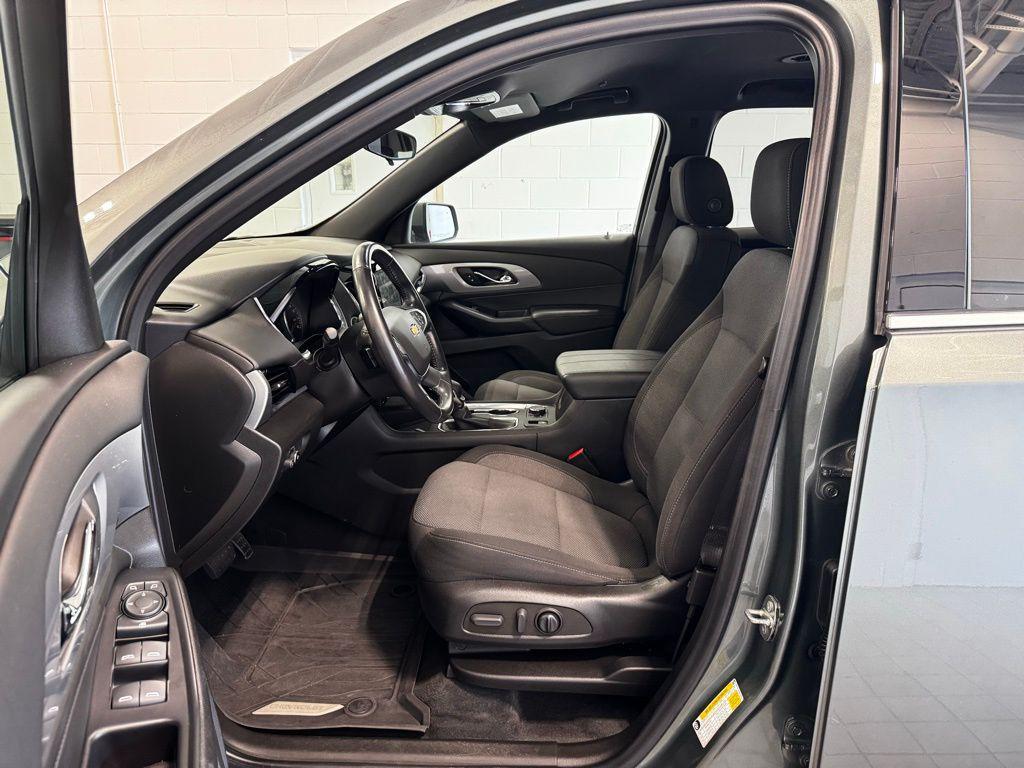 used 2022 Chevrolet Traverse car, priced at $28,599