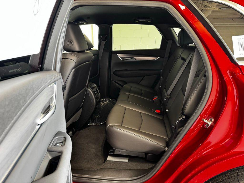 new 2025 Cadillac XT5 car, priced at $47,515
