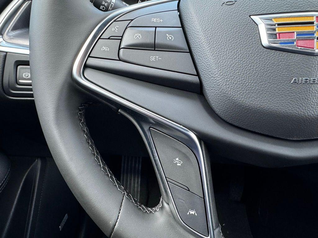 new 2025 Cadillac XT5 car, priced at $47,515