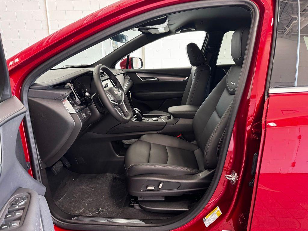 new 2025 Cadillac XT5 car, priced at $47,515
