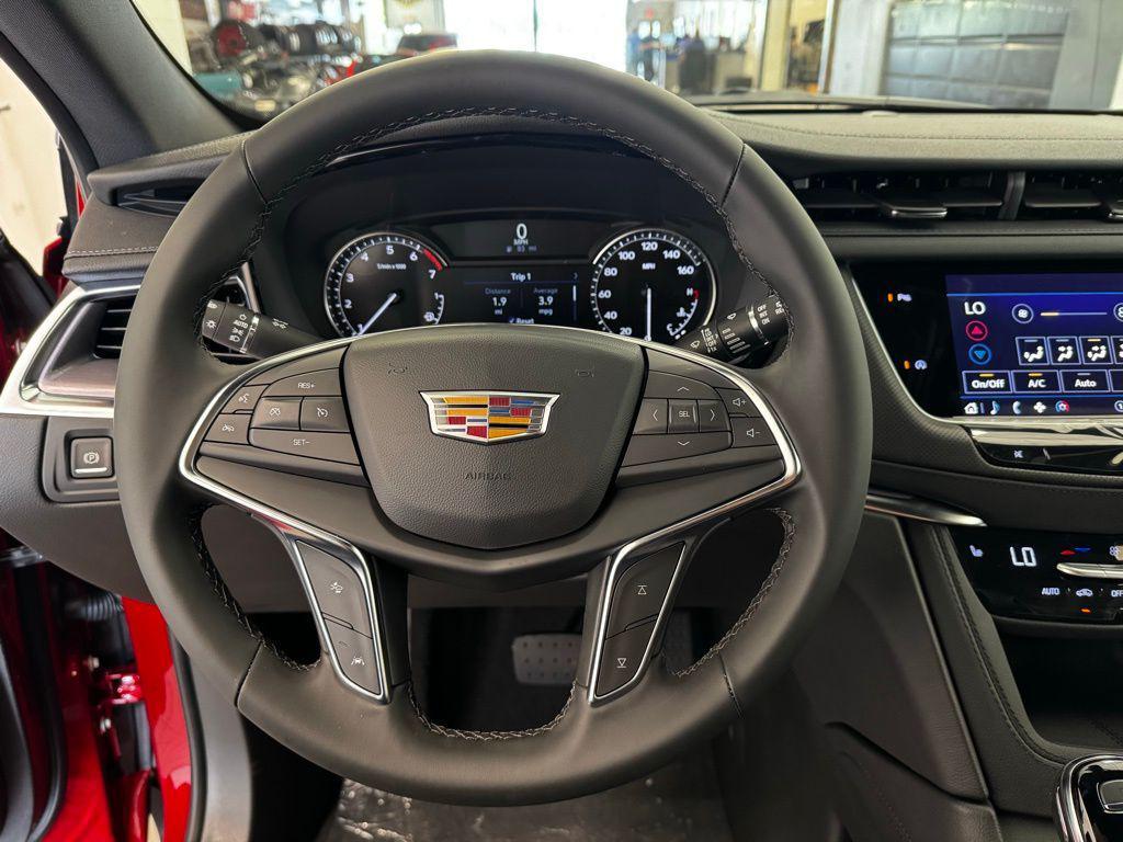 new 2025 Cadillac XT5 car, priced at $47,515