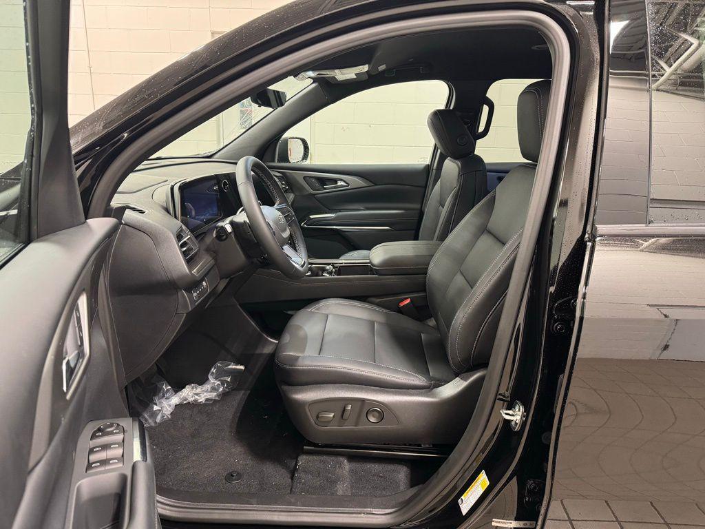 new 2026 Chevrolet Traverse car, priced at $48,205