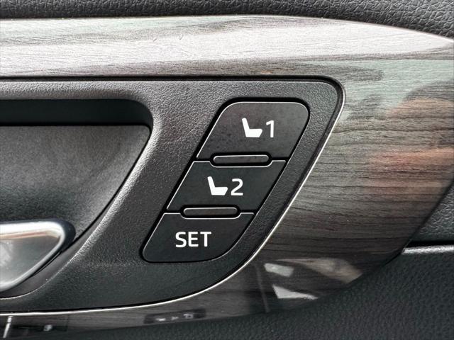 used 2023 Toyota Highlander car, priced at $44,997