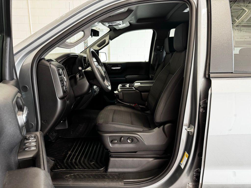 new 2026 Chevrolet Silverado 1500 car, priced at $39,995