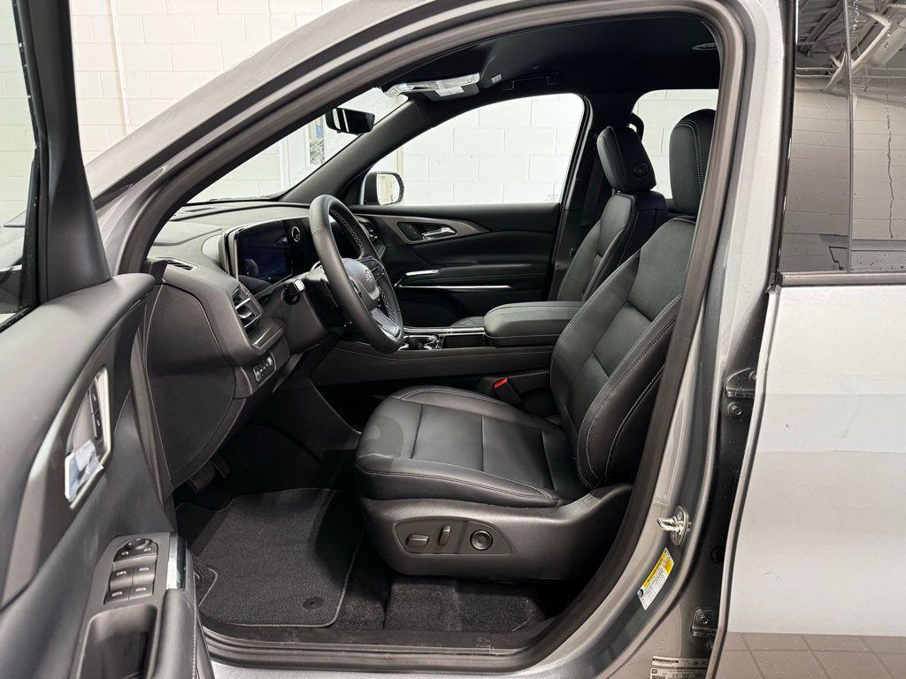 new 2026 Chevrolet Traverse car, priced at $44,955