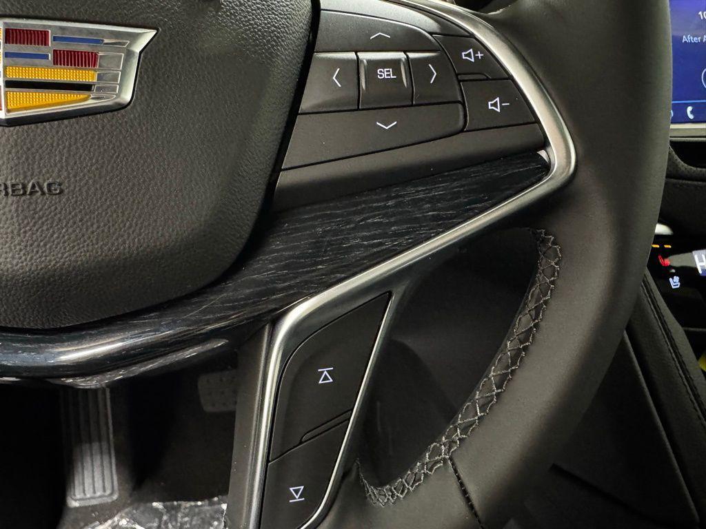 new 2025 Cadillac XT5 car, priced at $51,990