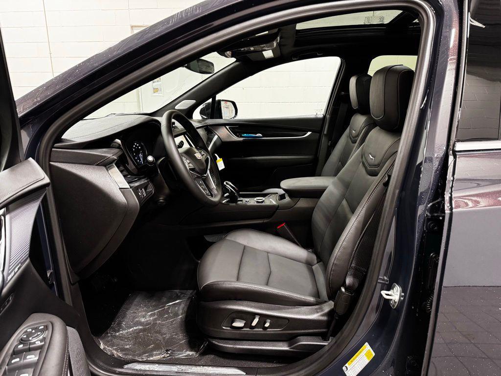 new 2025 Cadillac XT5 car, priced at $51,990