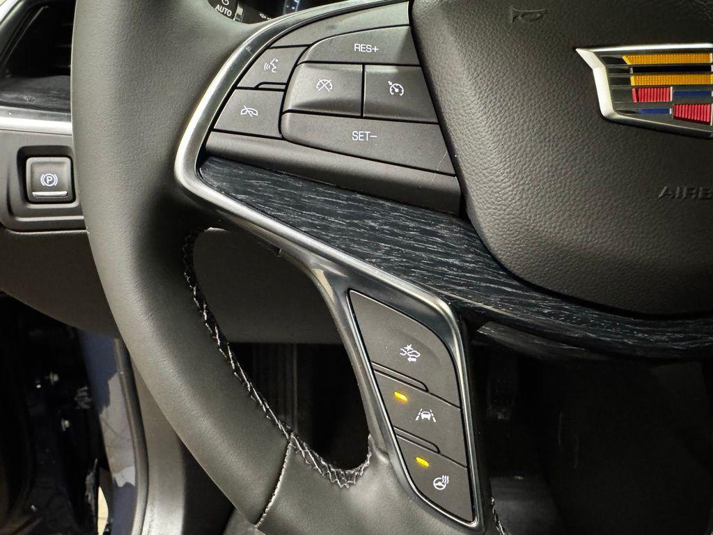 new 2025 Cadillac XT5 car, priced at $51,990