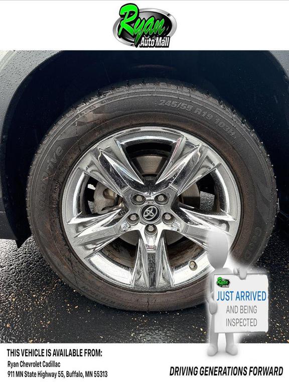 used 2019 Toyota Highlander Hybrid car, priced at $31,499