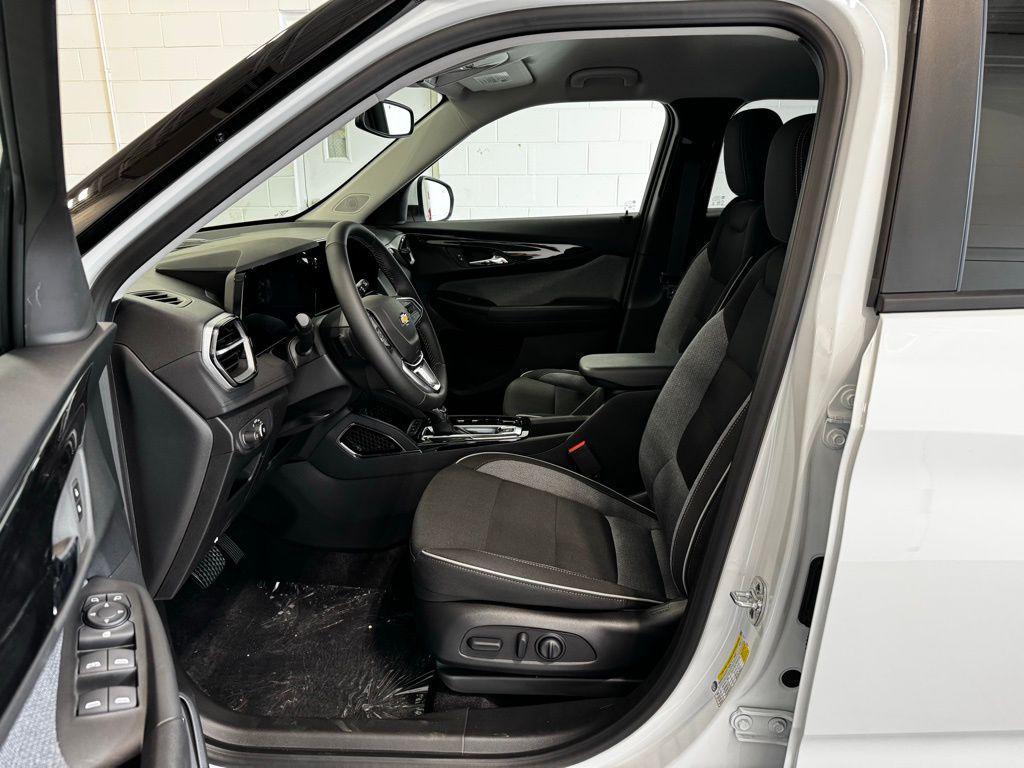 new 2026 Chevrolet TrailBlazer car, priced at $28,275