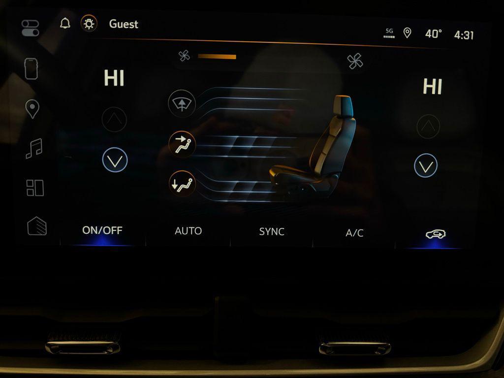 new 2025 Chevrolet Equinox car, priced at $29,995