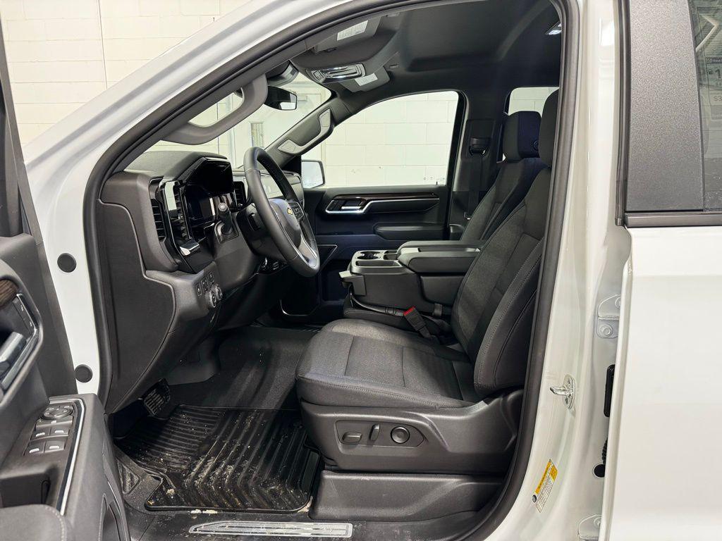 new 2025 Chevrolet Silverado 1500 car, priced at $46,975