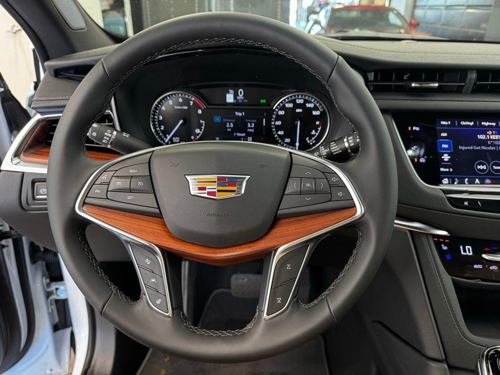 new 2025 Cadillac XT5 car, priced at $57,090