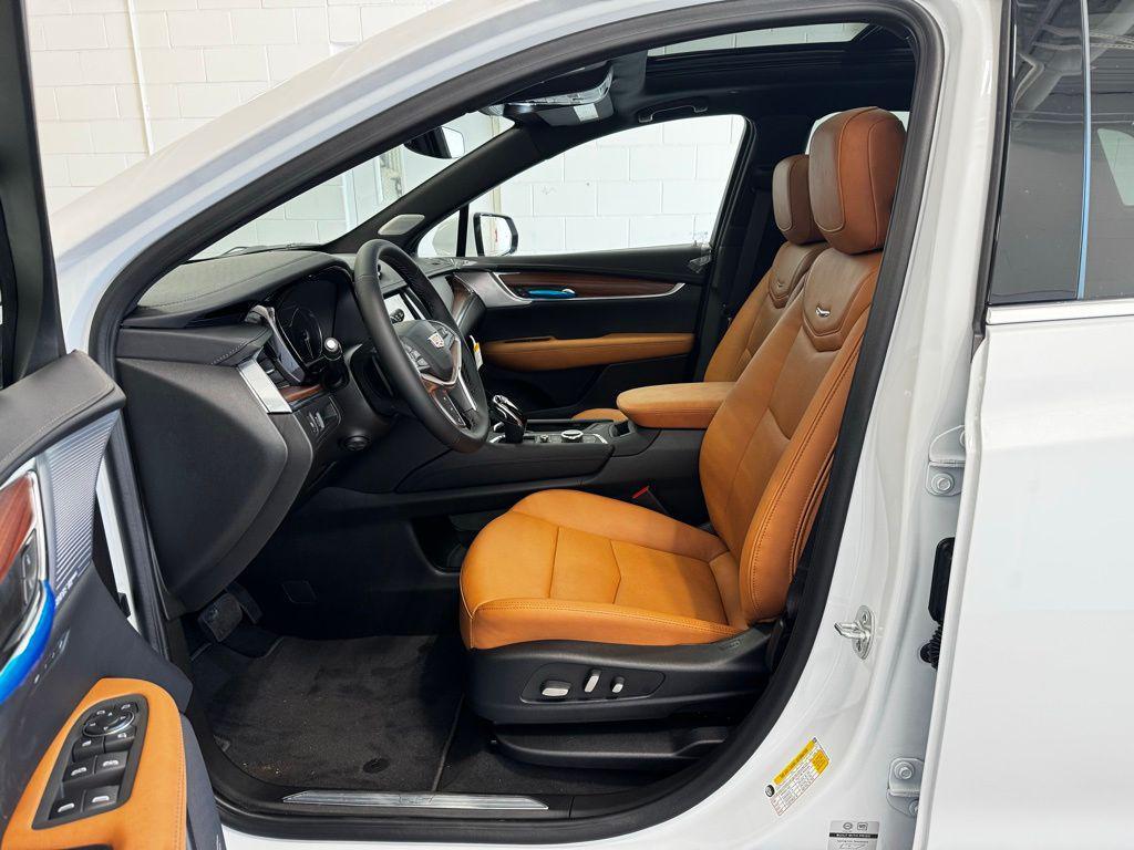 new 2025 Cadillac XT5 car, priced at $57,090