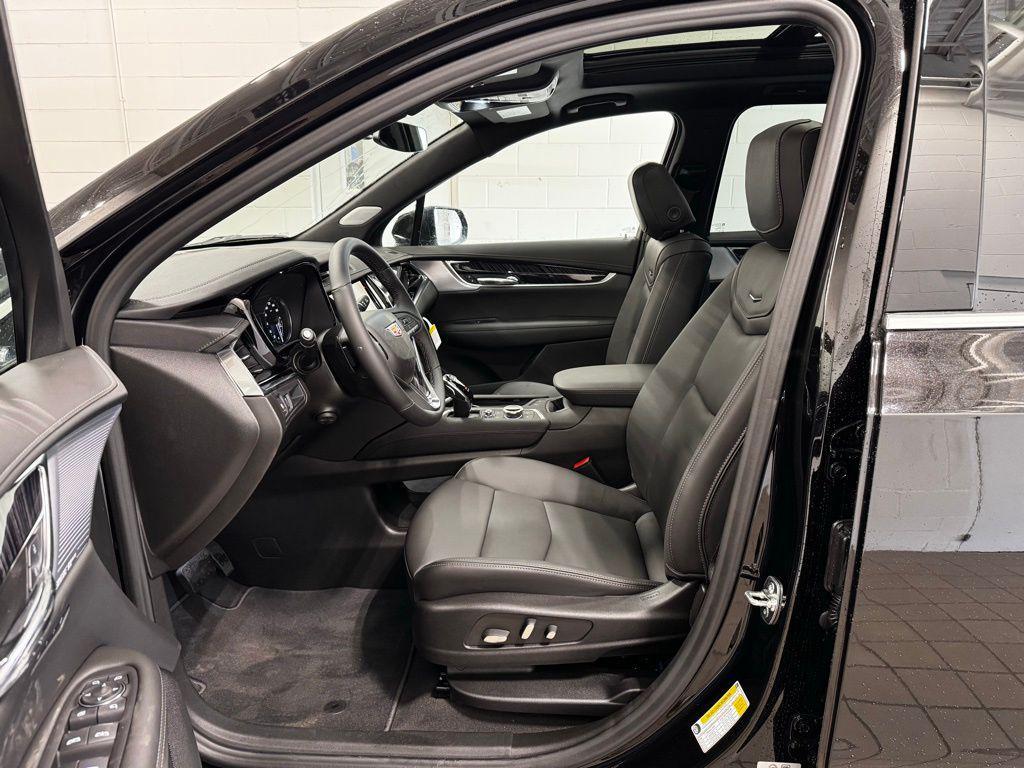new 2025 Cadillac XT6 car, priced at $58,065