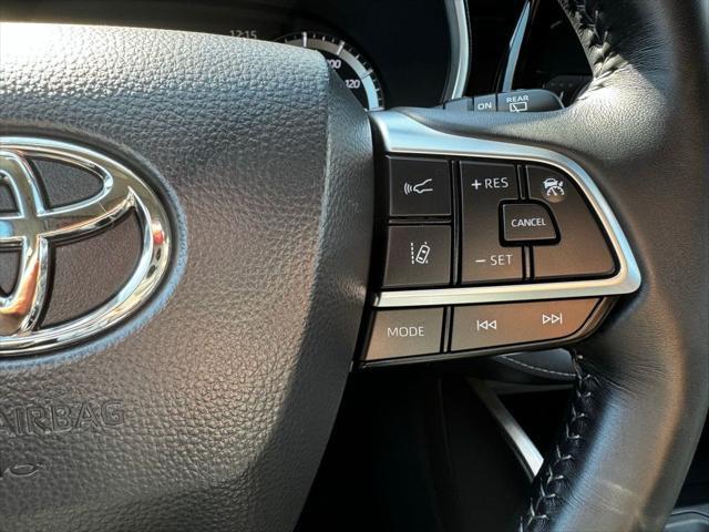 used 2021 Toyota Highlander car, priced at $34,997