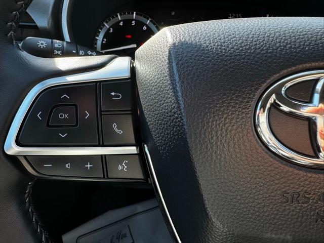 used 2021 Toyota Highlander car, priced at $34,997