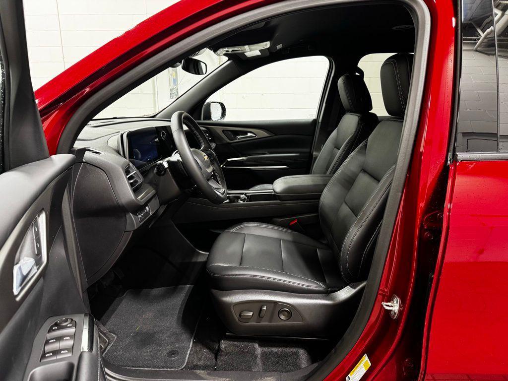 new 2025 Chevrolet Traverse car, priced at $40,990