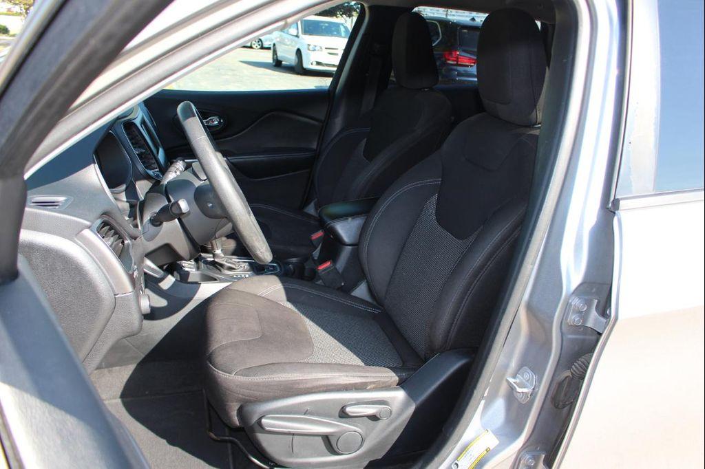 used 2020 Jeep Cherokee car, priced at $10,495