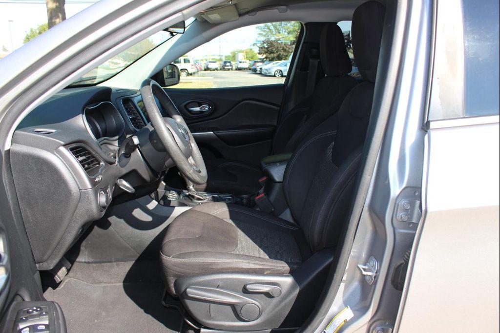 used 2020 Jeep Cherokee car, priced at $10,495