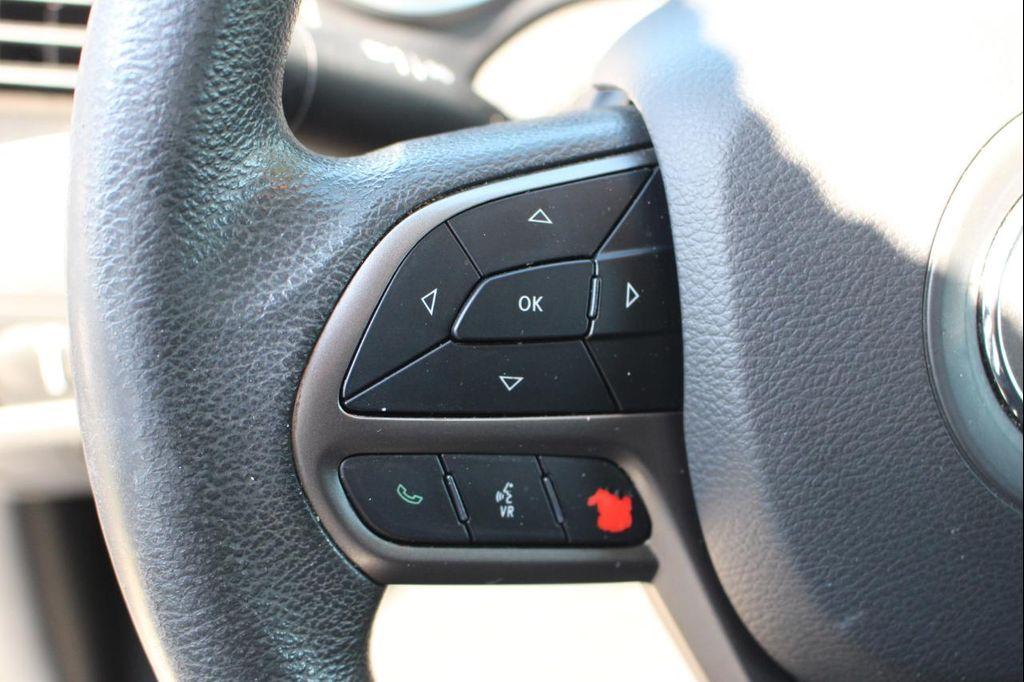 used 2020 Jeep Cherokee car, priced at $10,495