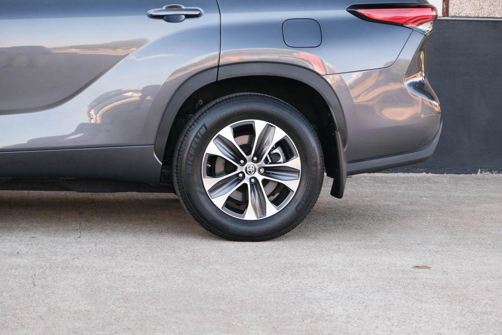 used 2022 Toyota Highlander car, priced at $34,990