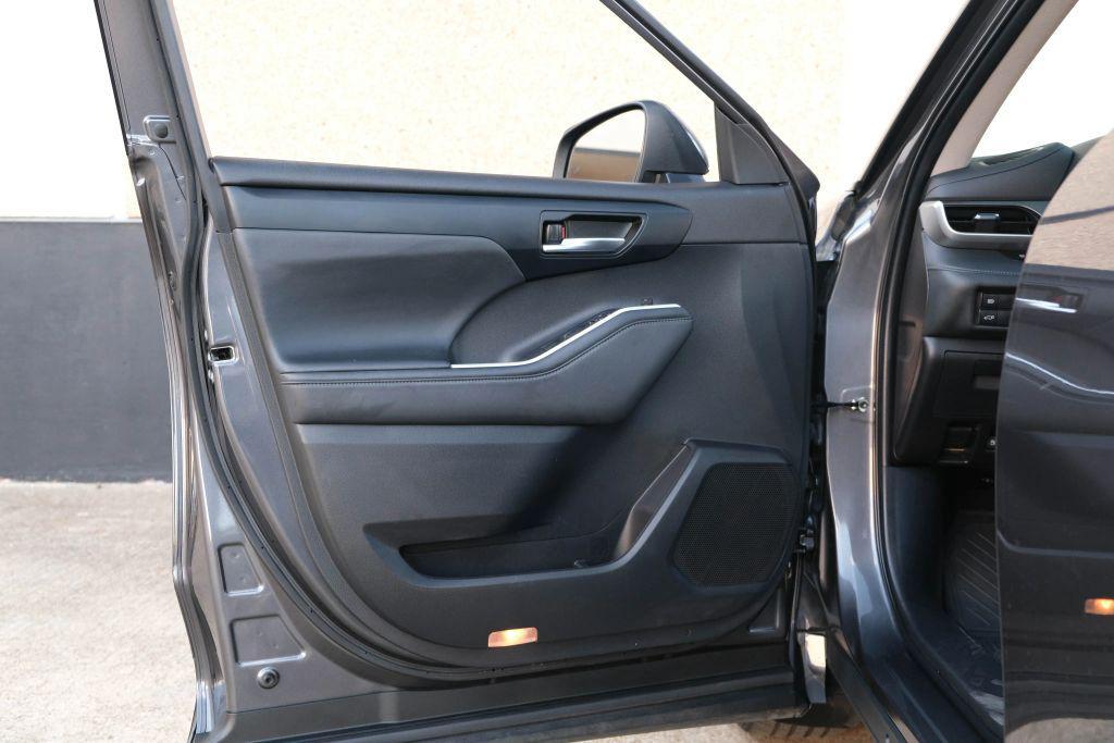 used 2022 Toyota Highlander car, priced at $34,990
