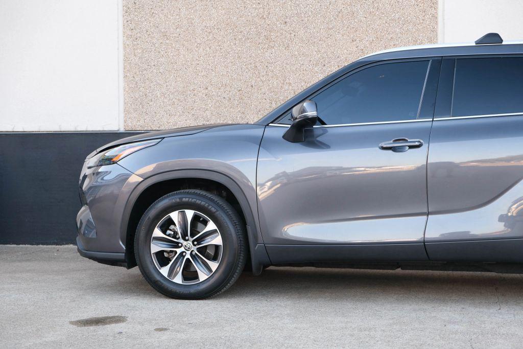 used 2022 Toyota Highlander car, priced at $34,990