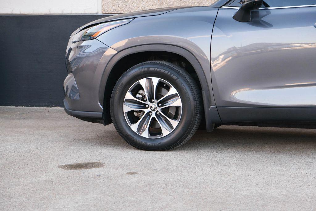 used 2022 Toyota Highlander car, priced at $34,990
