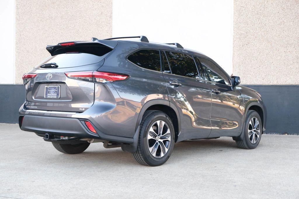 used 2022 Toyota Highlander car, priced at $34,990