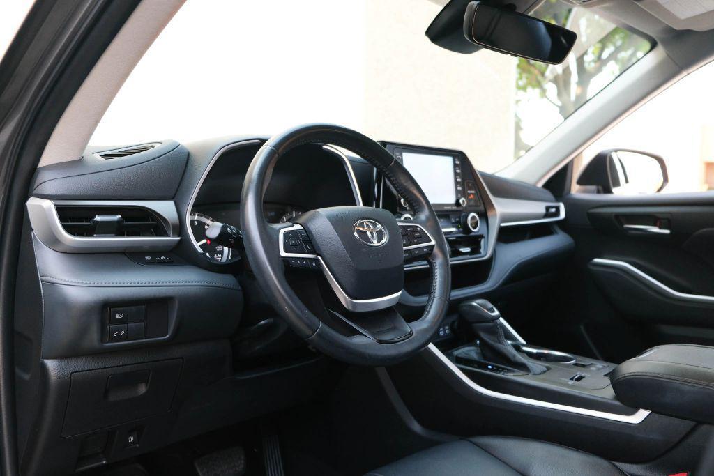 used 2022 Toyota Highlander car, priced at $34,990