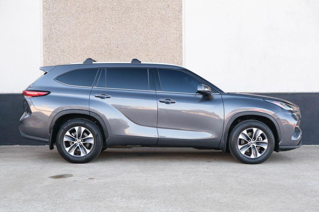 used 2022 Toyota Highlander car, priced at $34,990