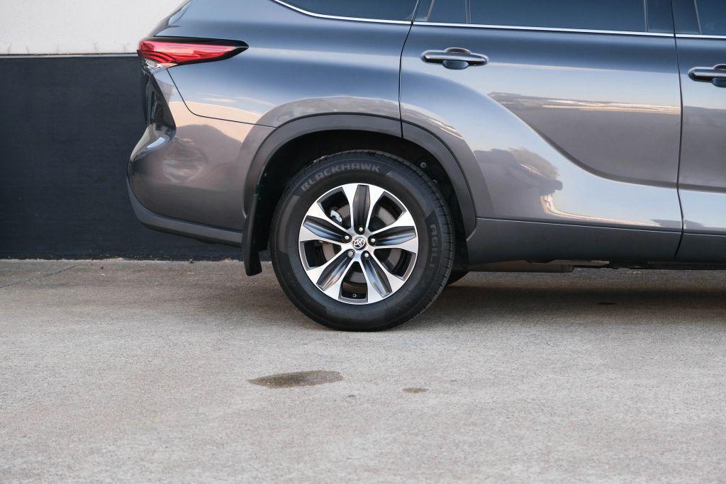 used 2022 Toyota Highlander car, priced at $34,990