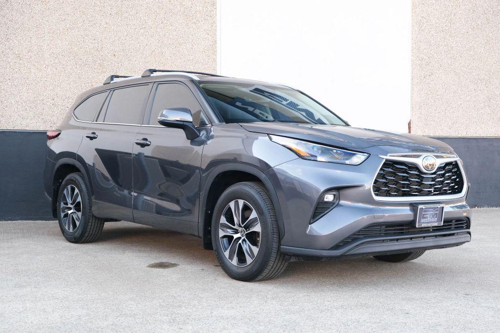 used 2022 Toyota Highlander car, priced at $34,990