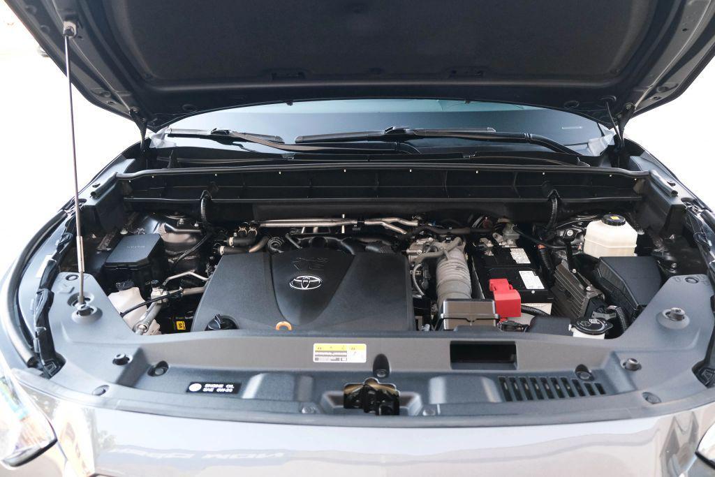 used 2022 Toyota Highlander car, priced at $34,990