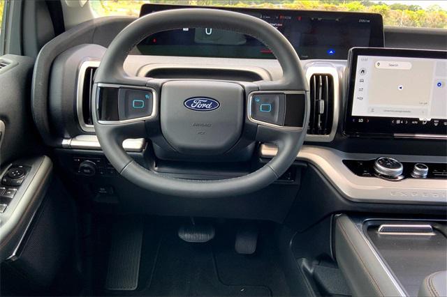 used 2025 Ford Expedition car, priced at $64,086