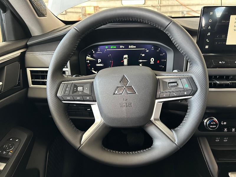 new 2025 Mitsubishi Outlander car, priced at $39,480