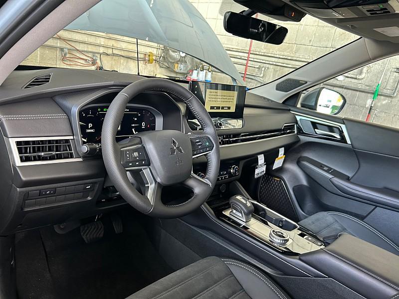 new 2025 Mitsubishi Outlander car, priced at $39,480