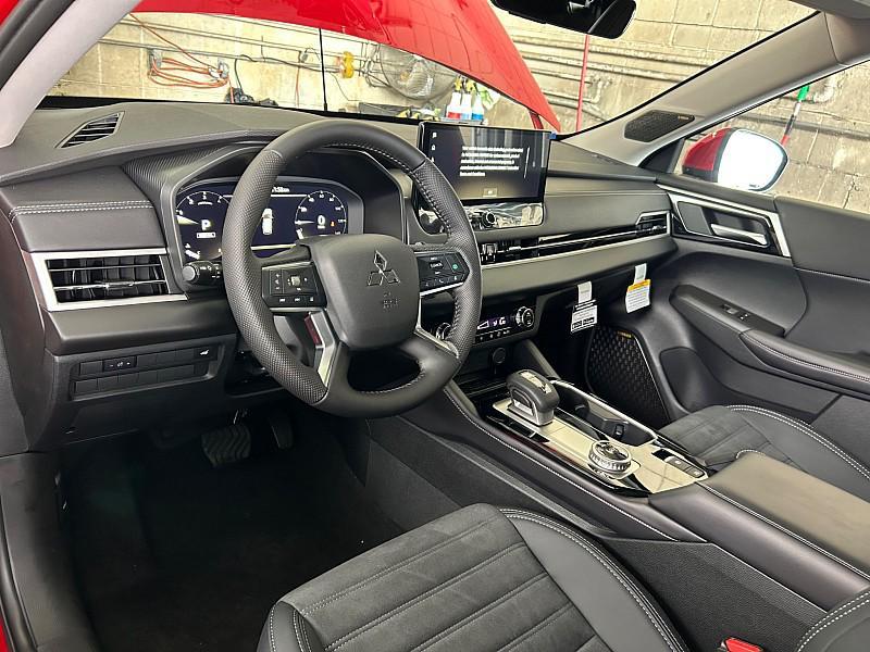 new 2025 Mitsubishi Outlander car, priced at $39,680