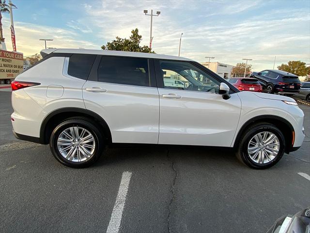 new 2024 Mitsubishi Outlander car, priced at $31,155